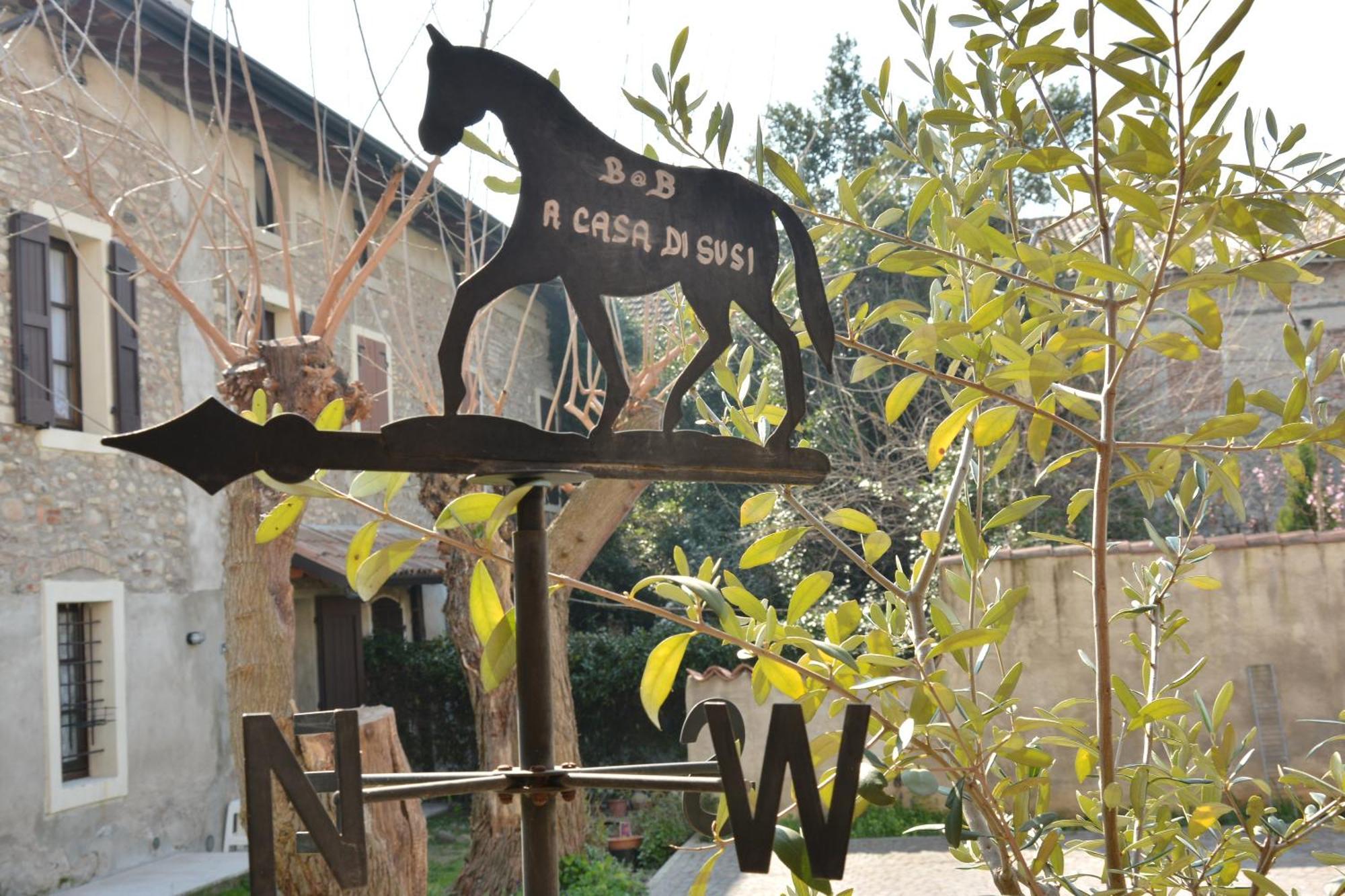 A Casa Di Susi Bed and Breakfast Castelnuovo del Garda Rum bild
